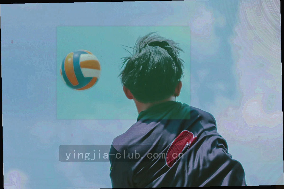 街机摇杆与手柄的霓虹剪影，熔岩橙光晕与故障艺术质感